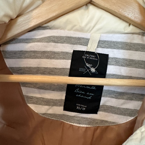 sleeveless puff - Picture 3 of 3